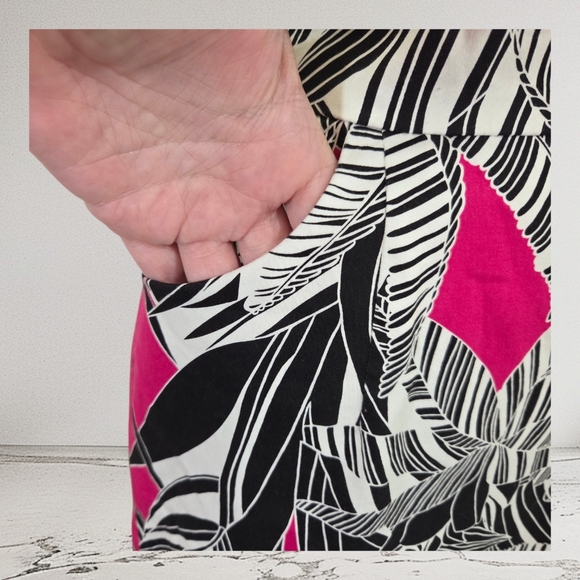 Cleo Black and Pink Dress With Front Pockets Size 8 - Picture 3 of 6